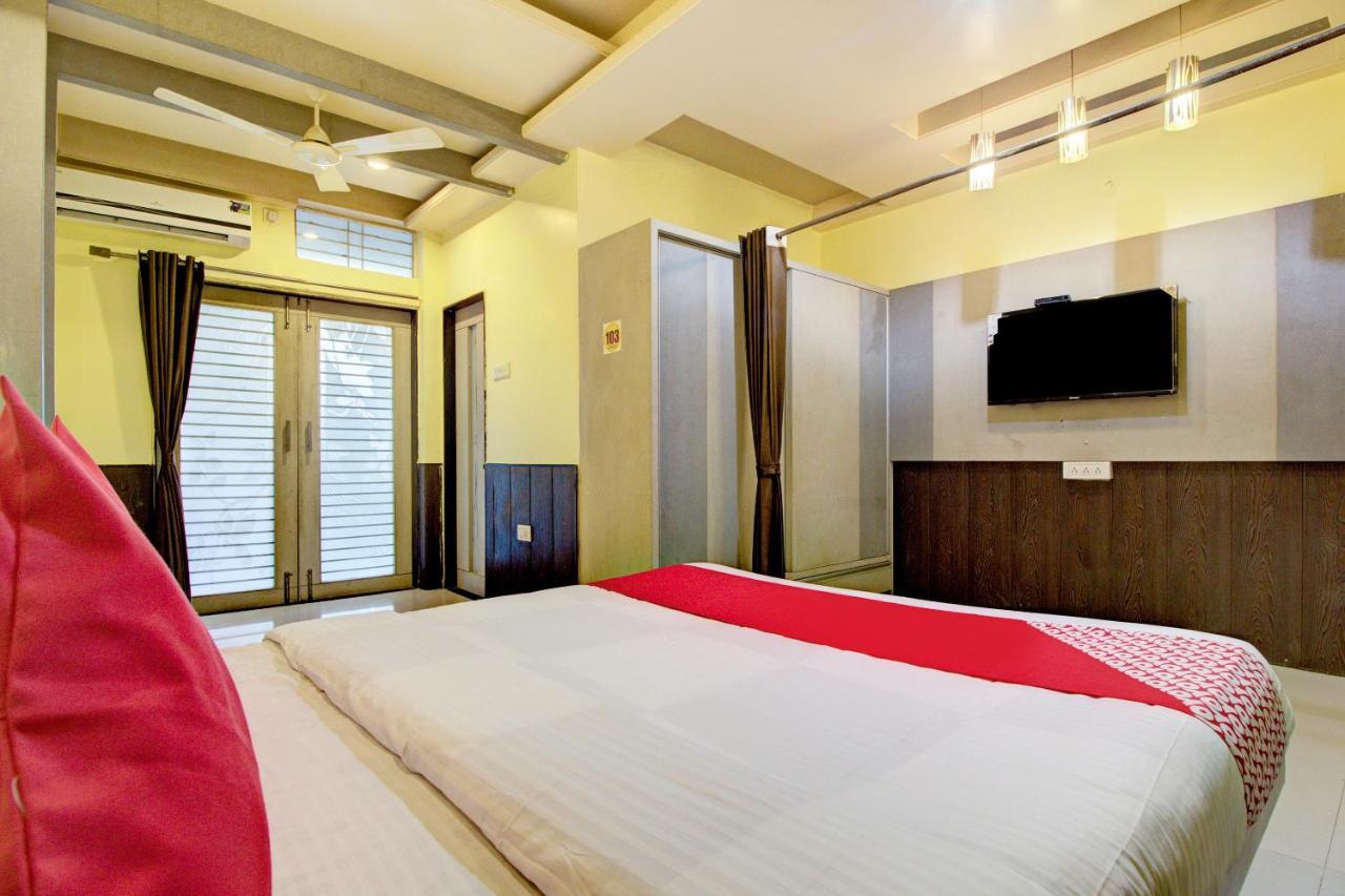 Oyo Slp013 Savan And Sapna Lodging Hotel Solāpur Exterior foto